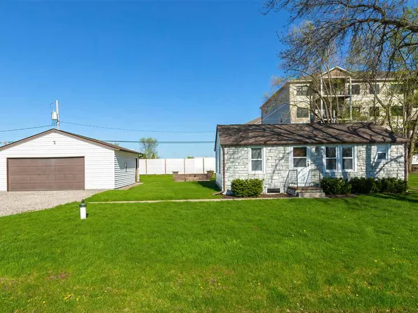 211 Sunshine Ln, Milan, IL 61264