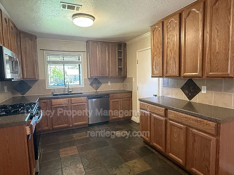 309 Plum St — Photo 4