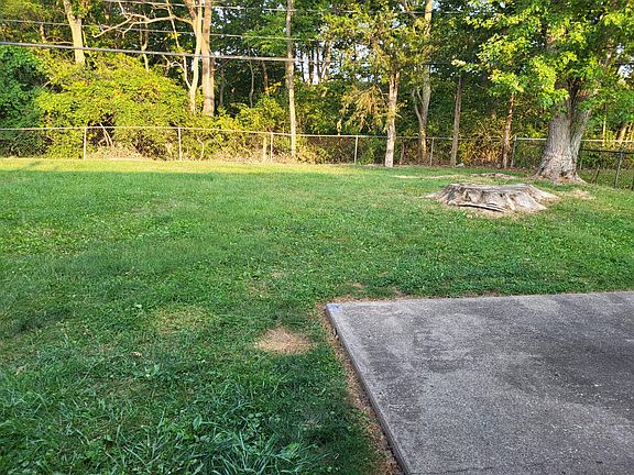2nd image of 924 Cliffside Dr