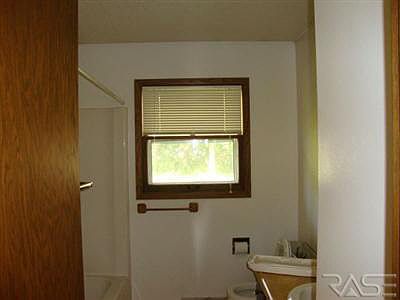 5th image of 201-205 N Evergreen Dr