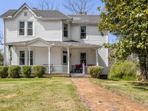 236 S Main St, Chatham, VA 24531
