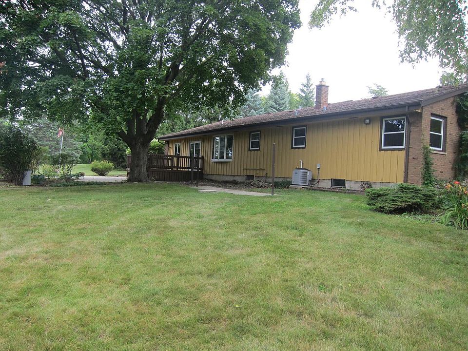 12305 West Tomahawk TRAIL, Mequon, WI 53097 MLS 1847490 Zillow