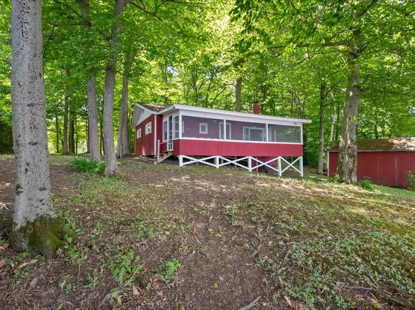 698 Savage Point Road, North Hero, VT 05474