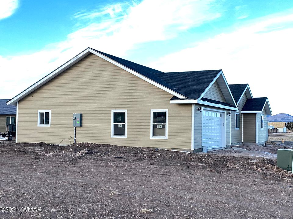 2nd image of 475 W 3rd Pl