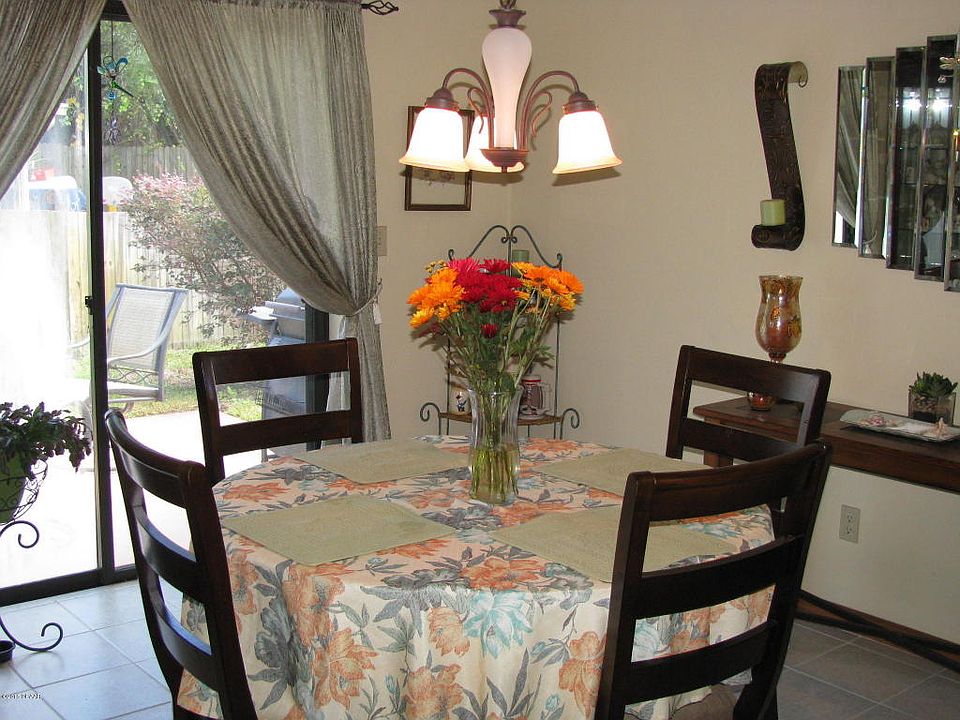 1st image of 142 Woodbridge Cir S