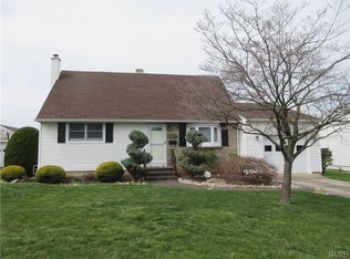 2116 Blossom Ln, Bethlehem, PA 18018