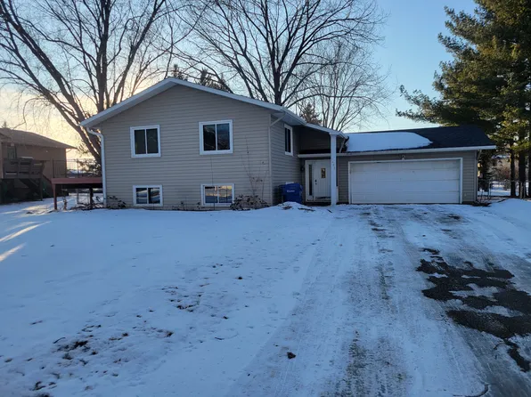 1465 Cottonwood Rd, Saint Cloud, MN 56303