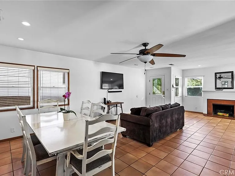 810 N Maria Ave — Photo 4