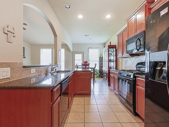 4th image of 5804 Lawrence Ct