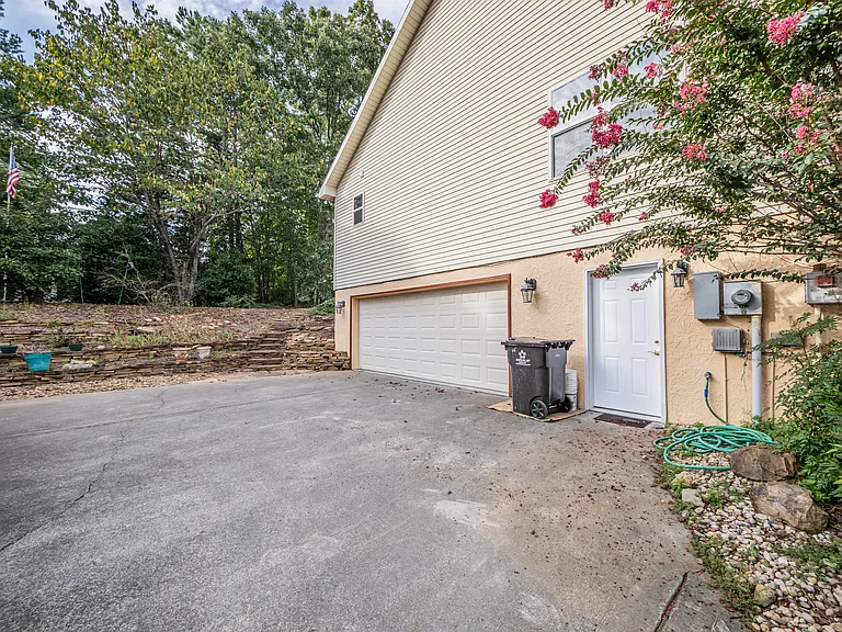 215 Tahlequah Dr — Photo 17