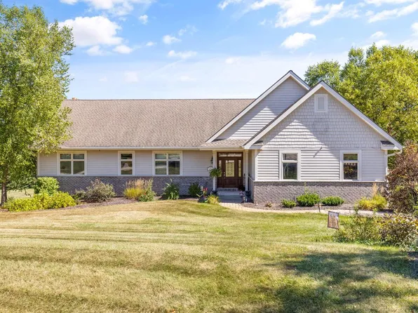 66 Meadow LANE, Delafield, WI 53018