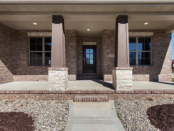 3rd image of 2056 Grandview Ct