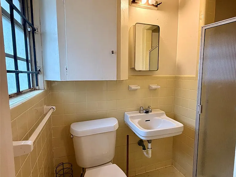 6211 Schevers St — Photo 16