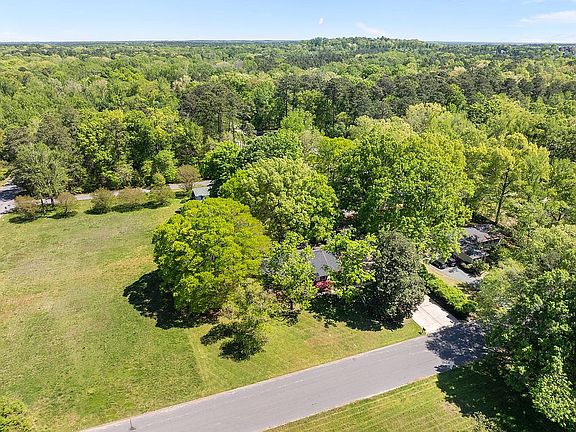 3rd image of 68 Oakwood Dr