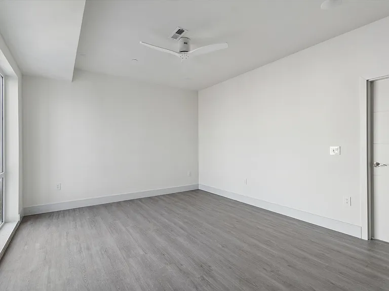 1221 E Fletcher St #211A — Photo 34