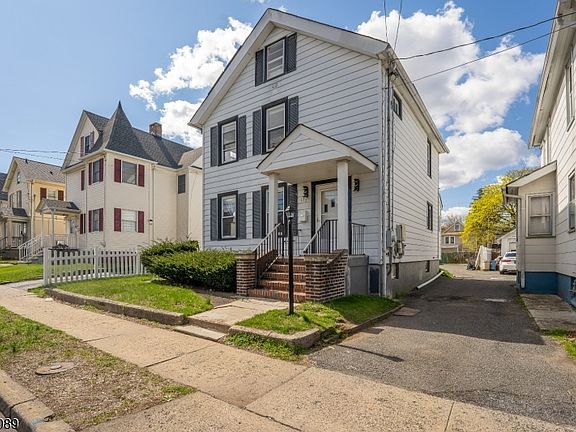 3rd image of 175 Duer St