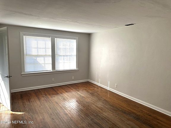 3rd image of 4749 Blackburn St