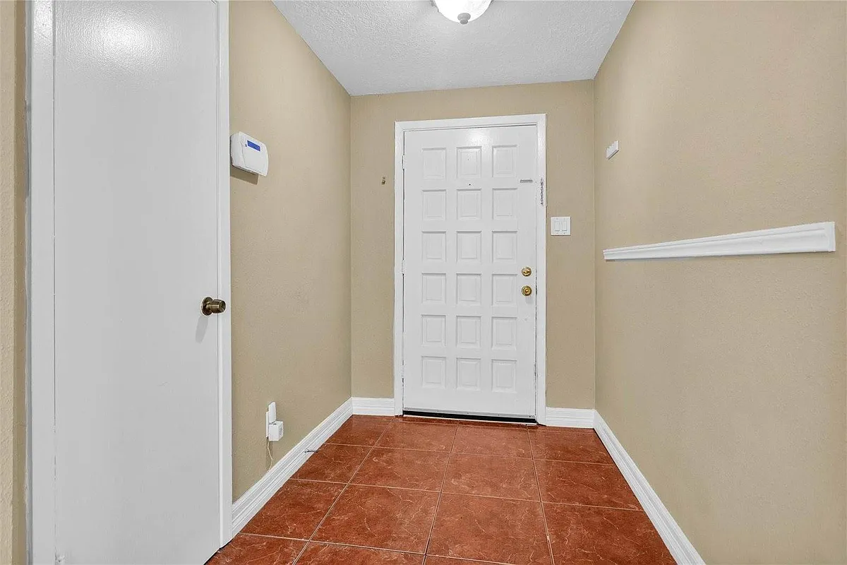Building Photo - 13818 Towne Way Dr
