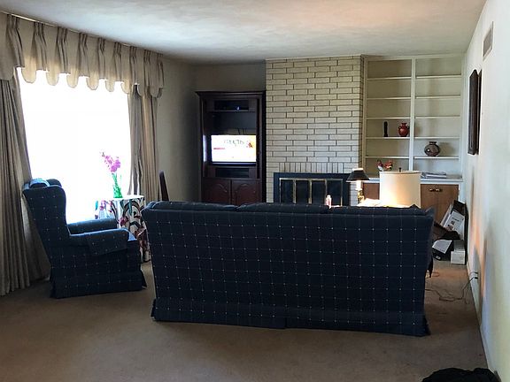 4th image of 61646 Meadowlark Ln
