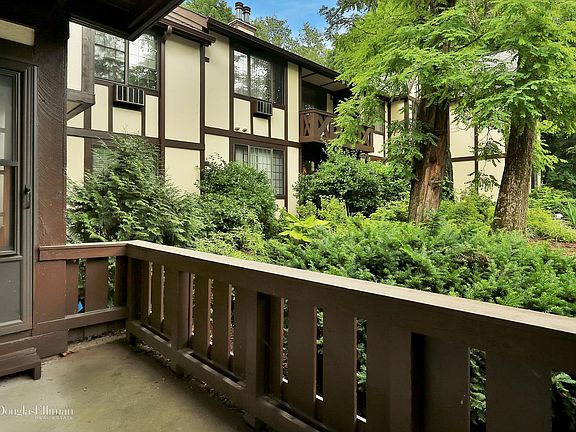 3rd image of 5 Tudor Ct APT 1