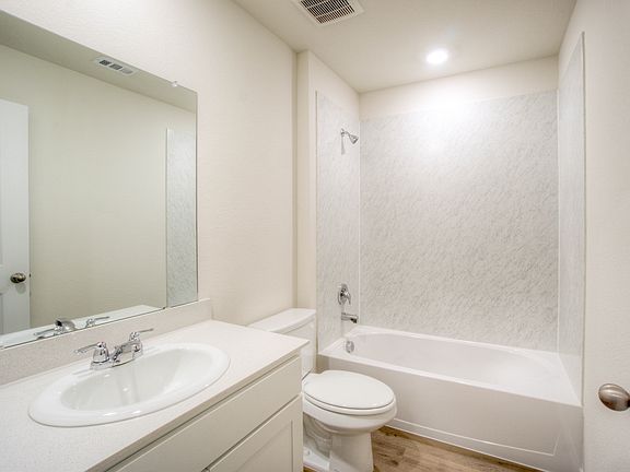 2nd image of 4120 Amethyst Dr