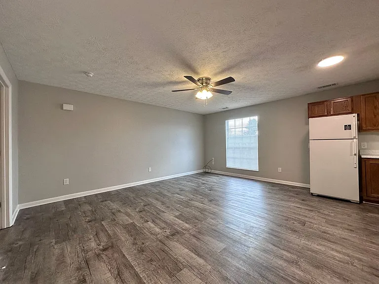 Lakeland Hills Apartment Homes — Photo 33