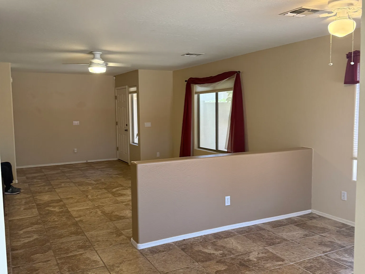 5 bed, 1903 sqft, $2,195 — Photo 3