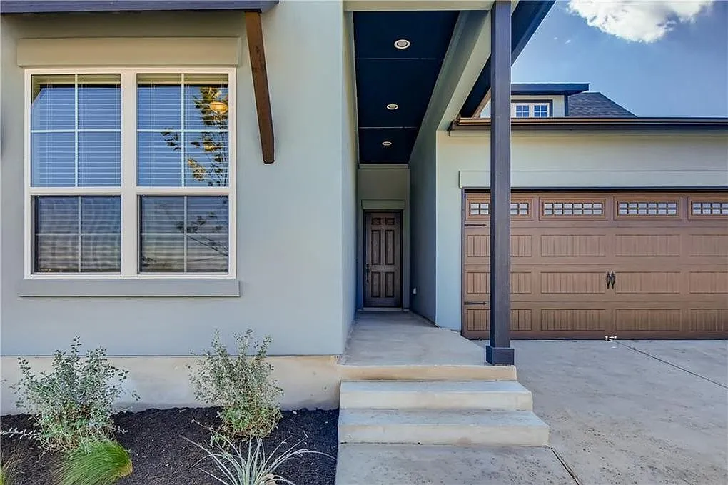 4 bed, 2105 sqft, $2,750 — Photo 1