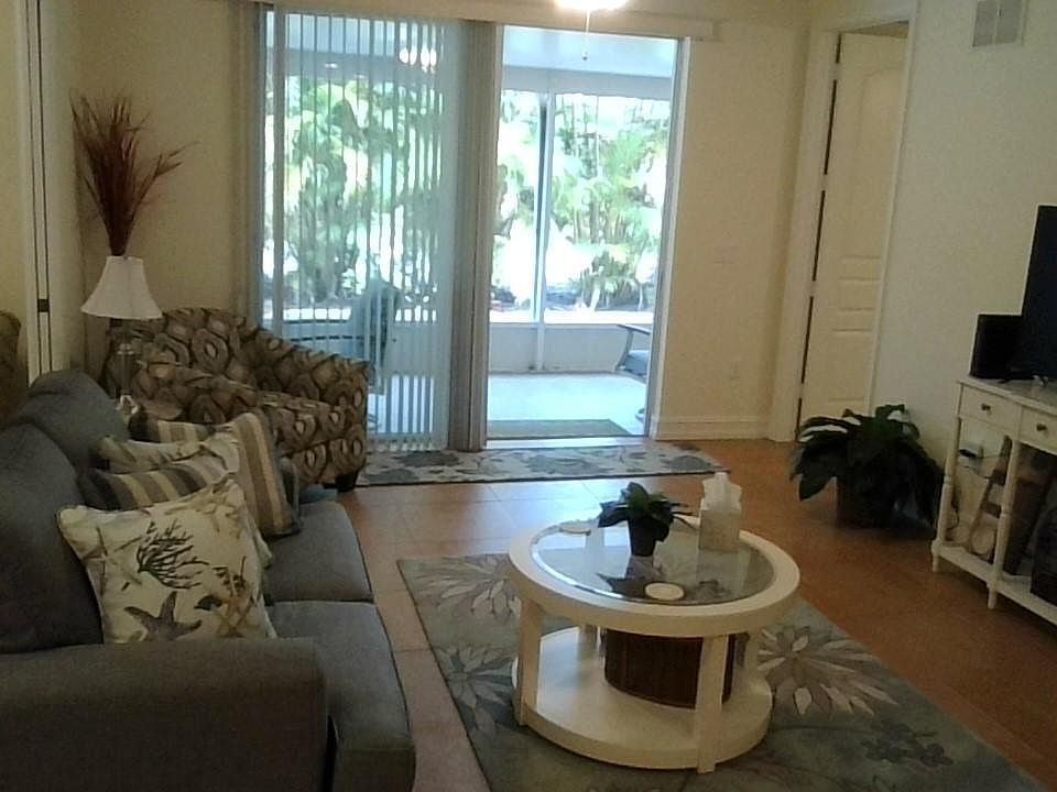 Picture of a Furnished Livingroom (Annuals) are NOT furnished
