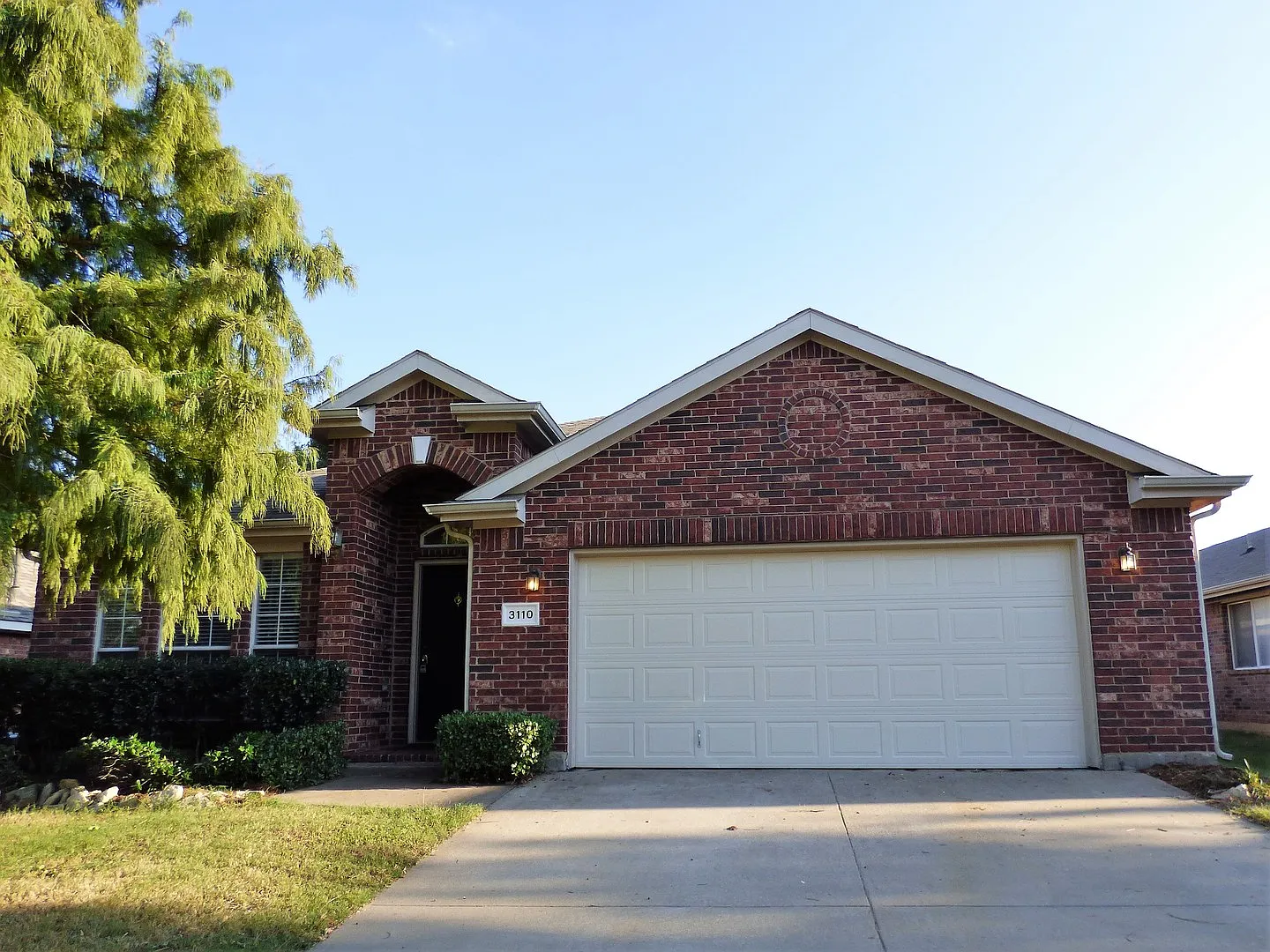 3-bedroom, 2-bath home in a quiet neighborhood — Photo 1