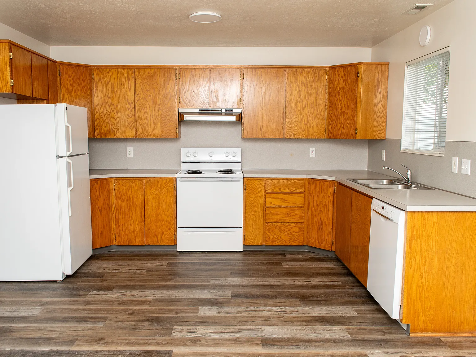 3 bed, 2.5 bath, 1344 sqft, $1,400 — Photo 3
