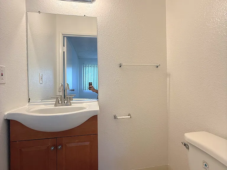 735 E Palmer Ave #202 — Photo 8