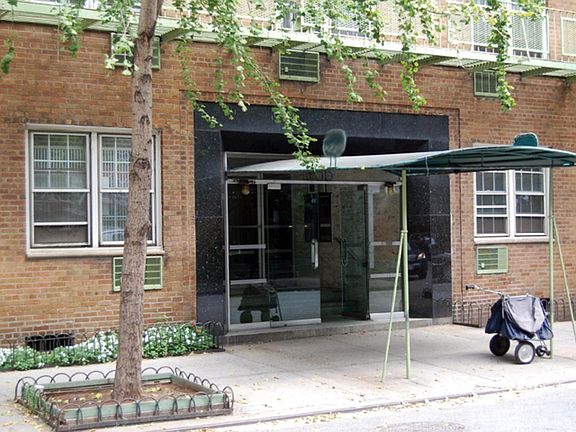 3rd image of 333 E 54th St APT 5D