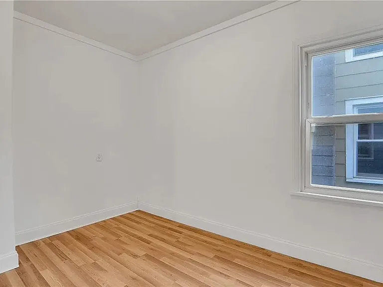 46 Caroline St — Photo 12