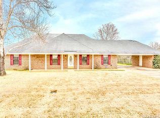 102 Woodgate Dr, Elmore, AL 36025