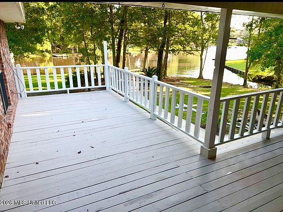 3rd image of 1008 E Lakeshore Dr