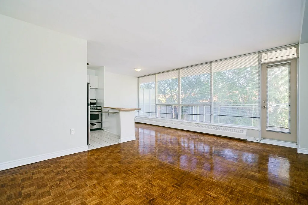 160 Balmoral Avenue Toronto — Photo 1