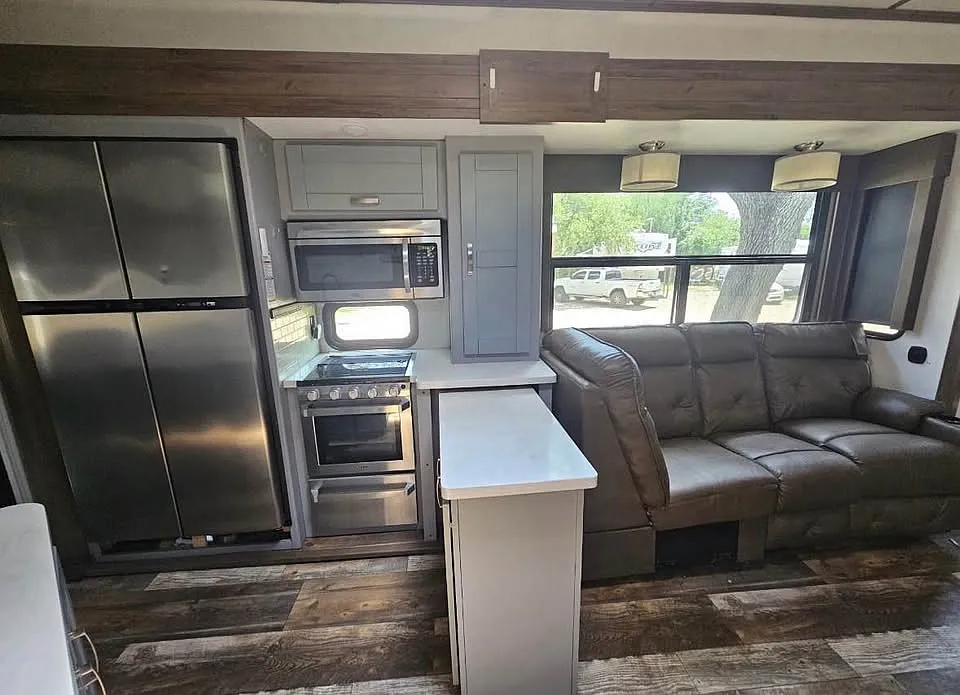 2 bed, 1.5 bath, $1,300 — Photo 3
