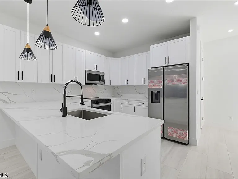 3629 SW Santa Barbara Pl — Photo 5