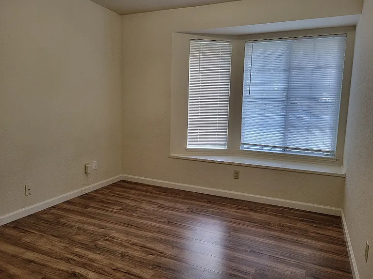 1812 College Greens Dr — Photo 14