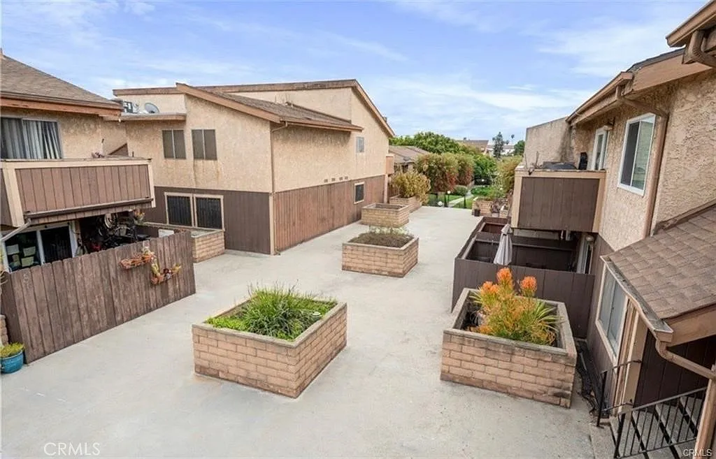 2 bed, 1082 sqft, $2,800 — Photo 2