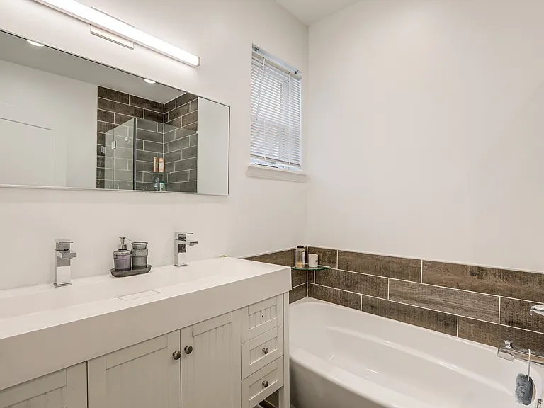 1322 S Mole St — Photo 12