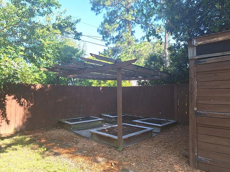 755 Cross Hill Rd — Photo 41