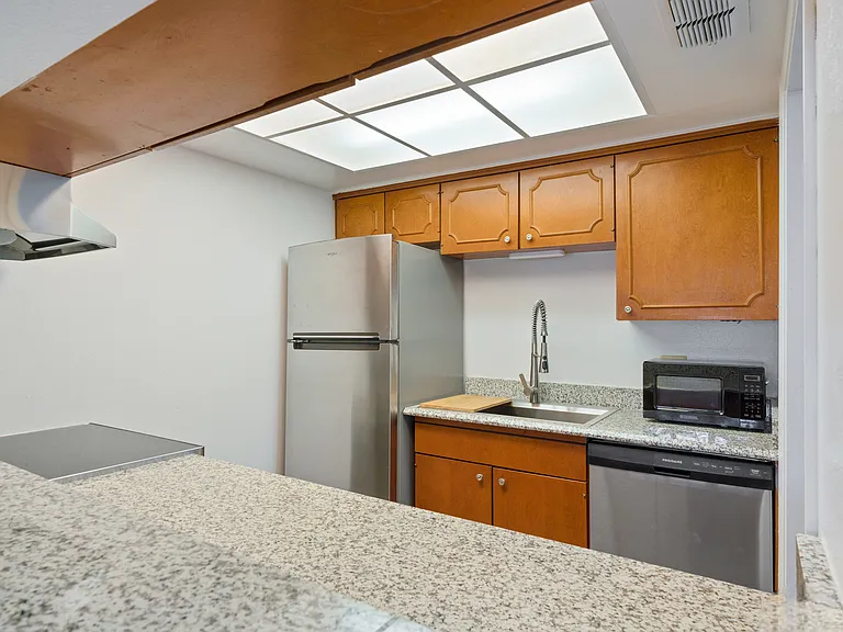 8401 N New Braunfels Ave #240 — Photo 22