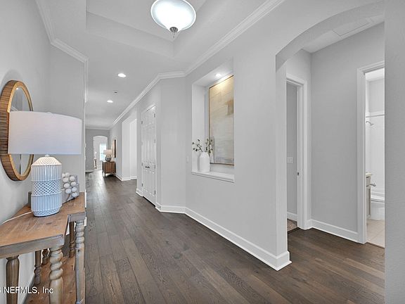 5th image of 34 BUCKTAIL Avenue