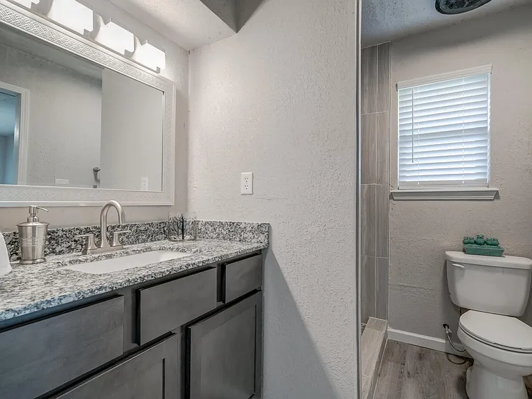605 Saint James Pl — Photo 29