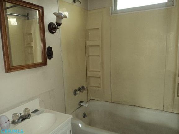 5th image of 822 Talley Ave