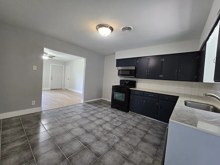 425-427 Richland St #427 — Photo 12
