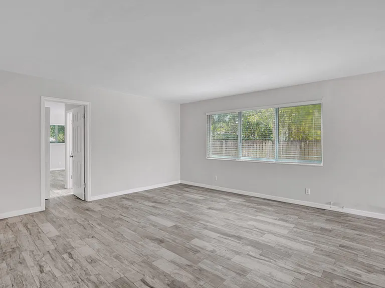 115 SW 1st Ave #1 — Photo 2