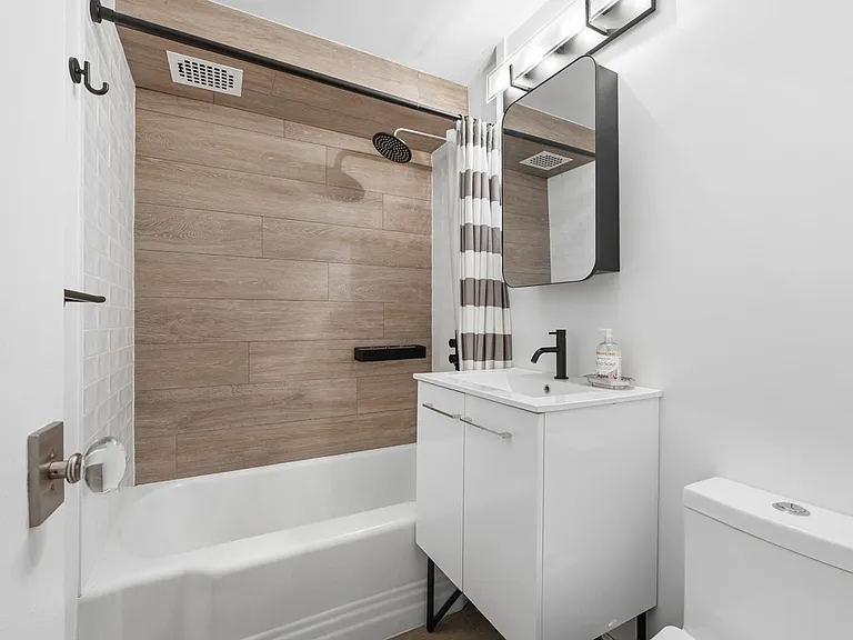 140 E 56th St #4C — Photo 9
